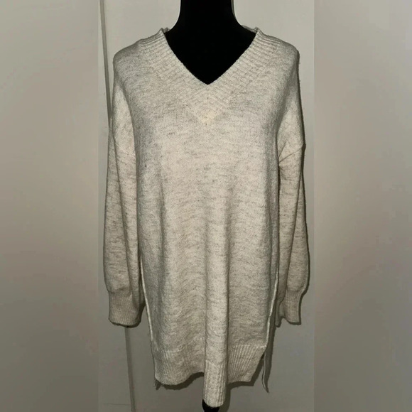 TIME & TRU Oversized Tunic Sweater, High-Low Hem - Picture 3 of 9